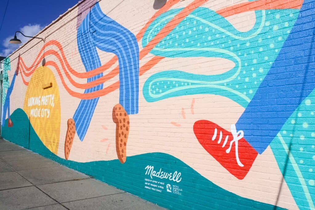 looking pretty in music city mural nashville