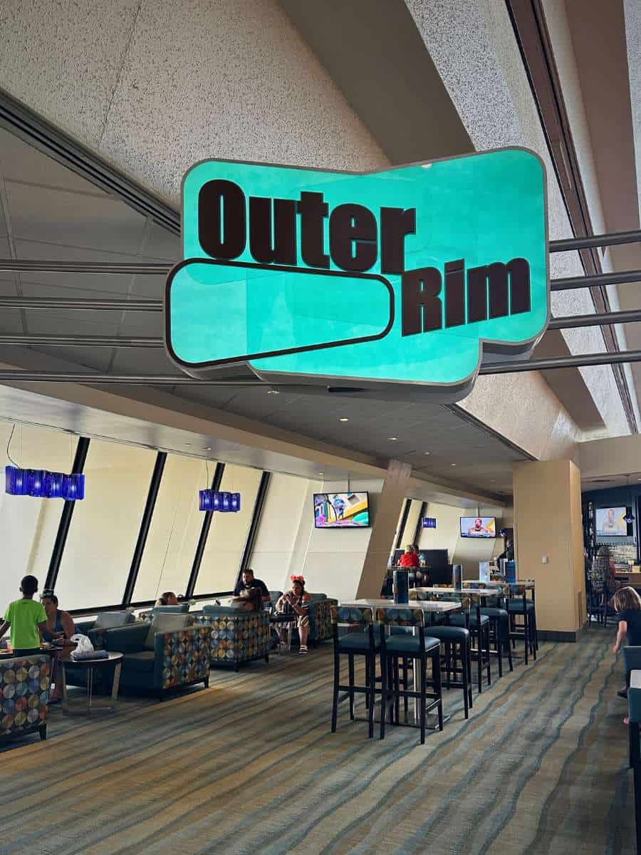 outer rim lounge at disney's contemporary resort