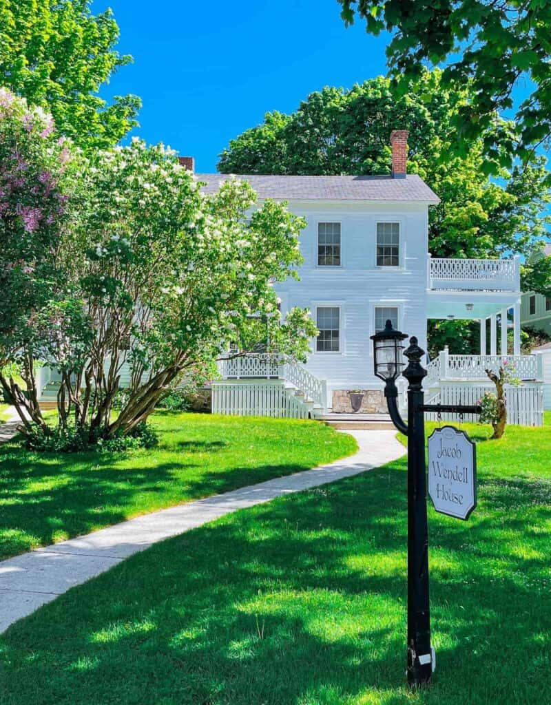 mackinac island houses and inns5