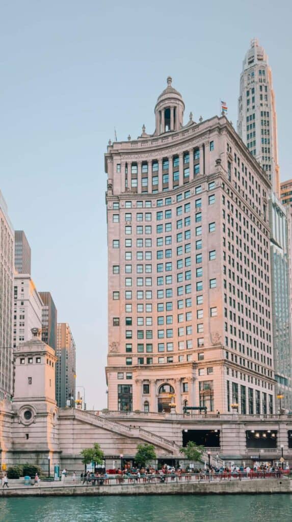 London Guarantee Building seen from an architecture boat tour chicago along the riverwalk