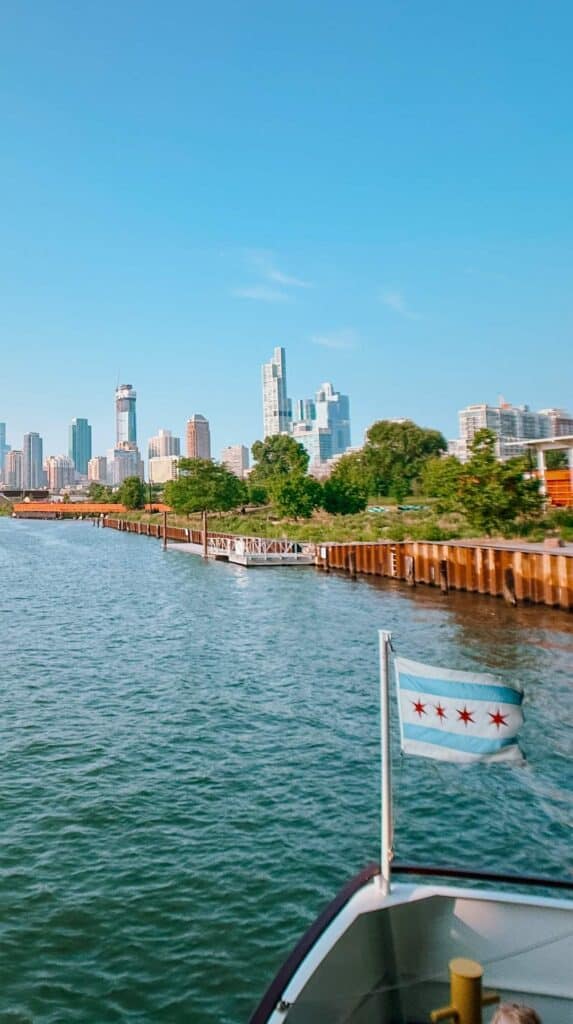Chicago flag flying off the stern during a chicago architecture boat tour navy pier route