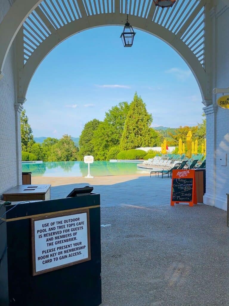 things to do at the greenbrier outdoor pool